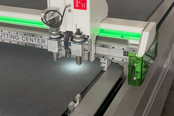 得馬F11高速裁切機(jī)側(cè)面展示