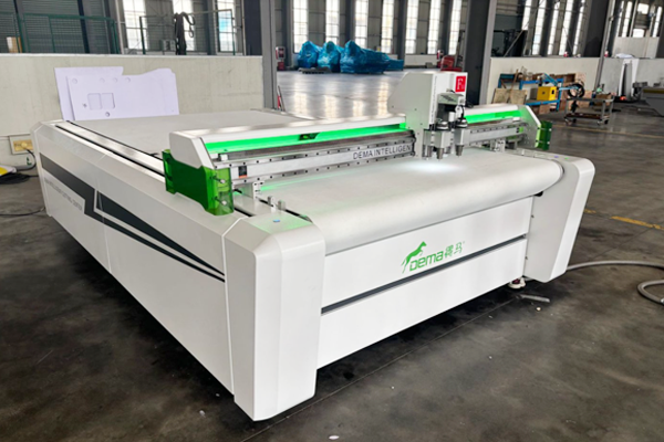 得馬F11高速裁切機(jī)