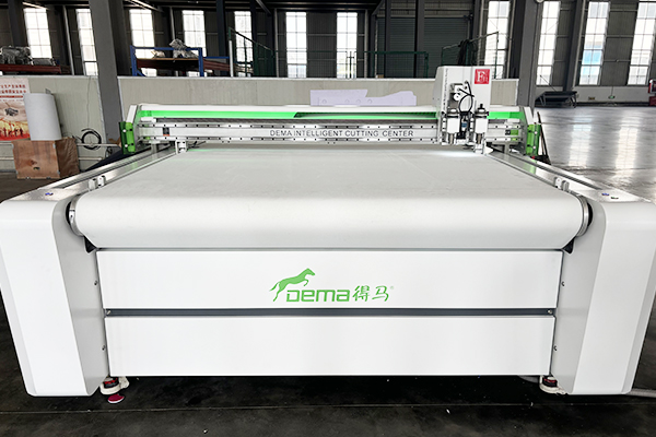 得馬高速裁切機(jī)F11