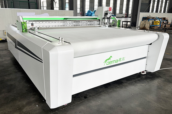 得馬高速裁切機(jī)